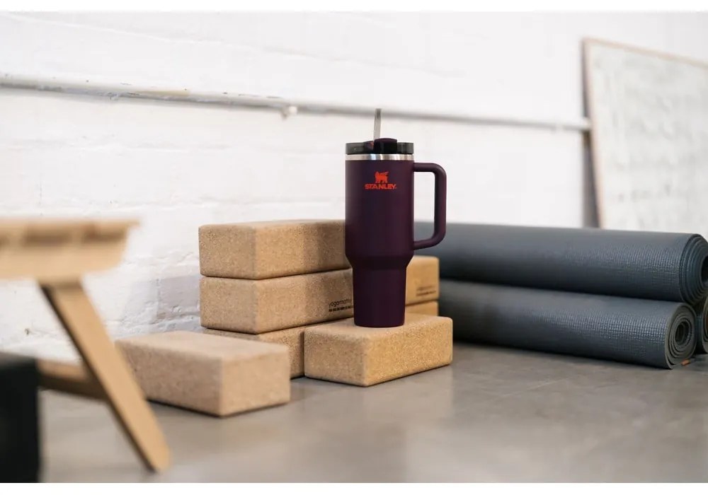 Tmavofialová termoska so slamkou z nehrdzavejúcej ocele 1,18 l Quencher H2.0 FlowState Tumbler Plum – Stanley
