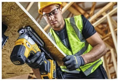 Aku priamočiara píla DeWalt DCS335NT-XJ 18V, bezuhlíková, v kufri TSTAK, bez aku a nabíjačky
