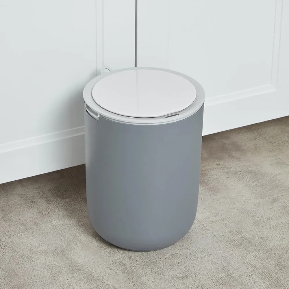 Svetlosivý odpadkový kôš Addis Sensoric, 8 l