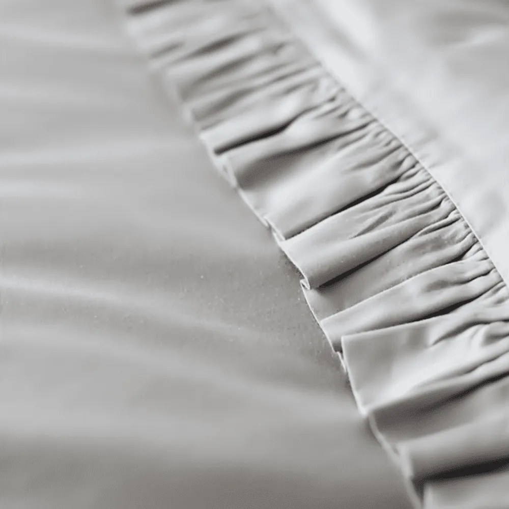 Junior obliečky s volánikmi tmavo šedá 100x135cm