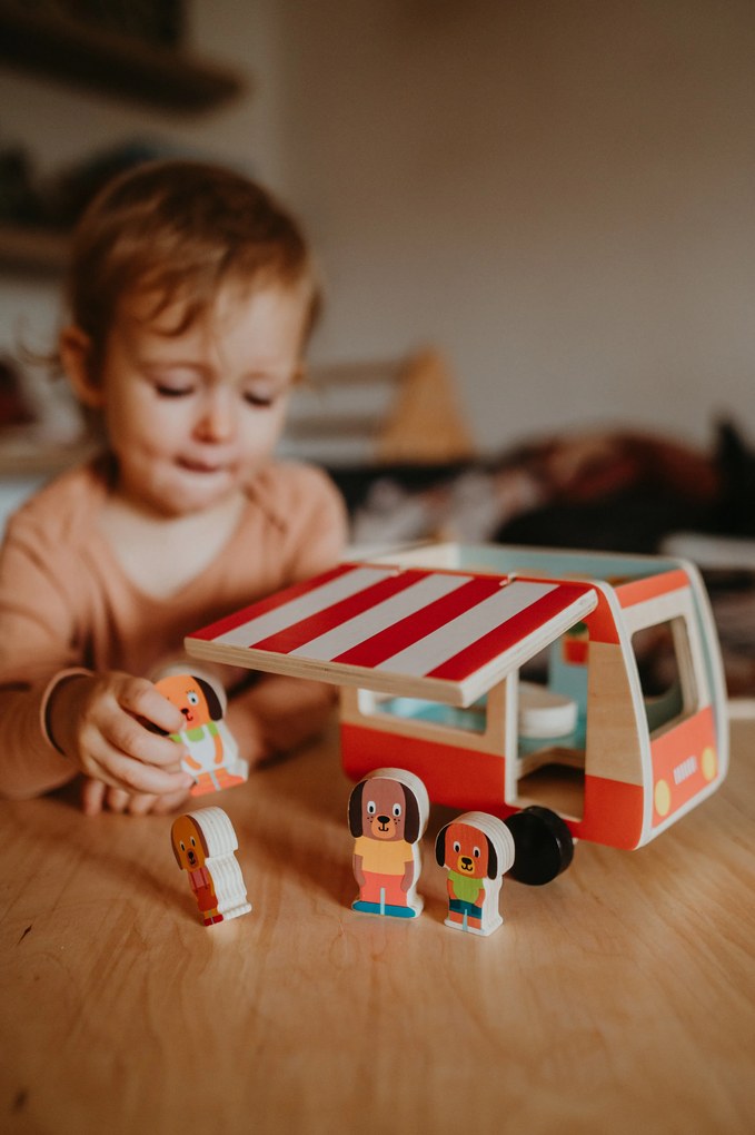 Obytné auto s medveďou rodinkou