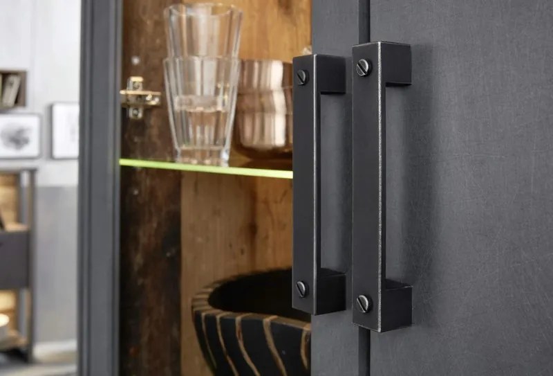 Vysoká vitrína Prime, vintage optika dreva