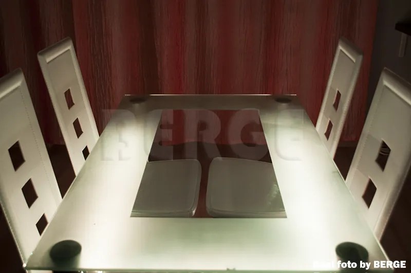 BERGE LED pásik - SMD 5050 - RGB - 5m - 30LED/m - 7,2 W/h - IP65 - s konektorom