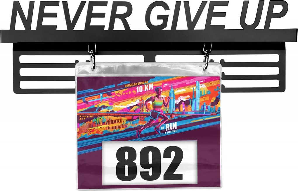 Kovový vešiak na medaily a štartové čísla NEVER GIVE UP - čierny