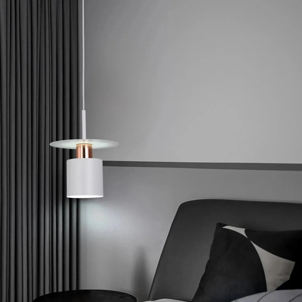 Elegantná lampa s moderným dizajnom biela