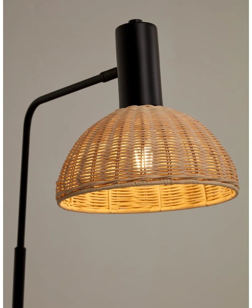 Stojacia lampa s ratanovým tienidlom v čierno-prírodnej farbe (výška 157 cm) Damila – Kave Home