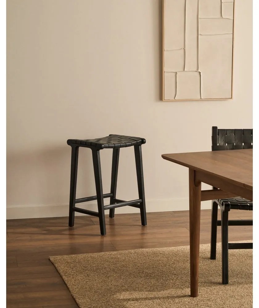 Čierna barová stolička z mahagónového dreva Calixta – Kave Home