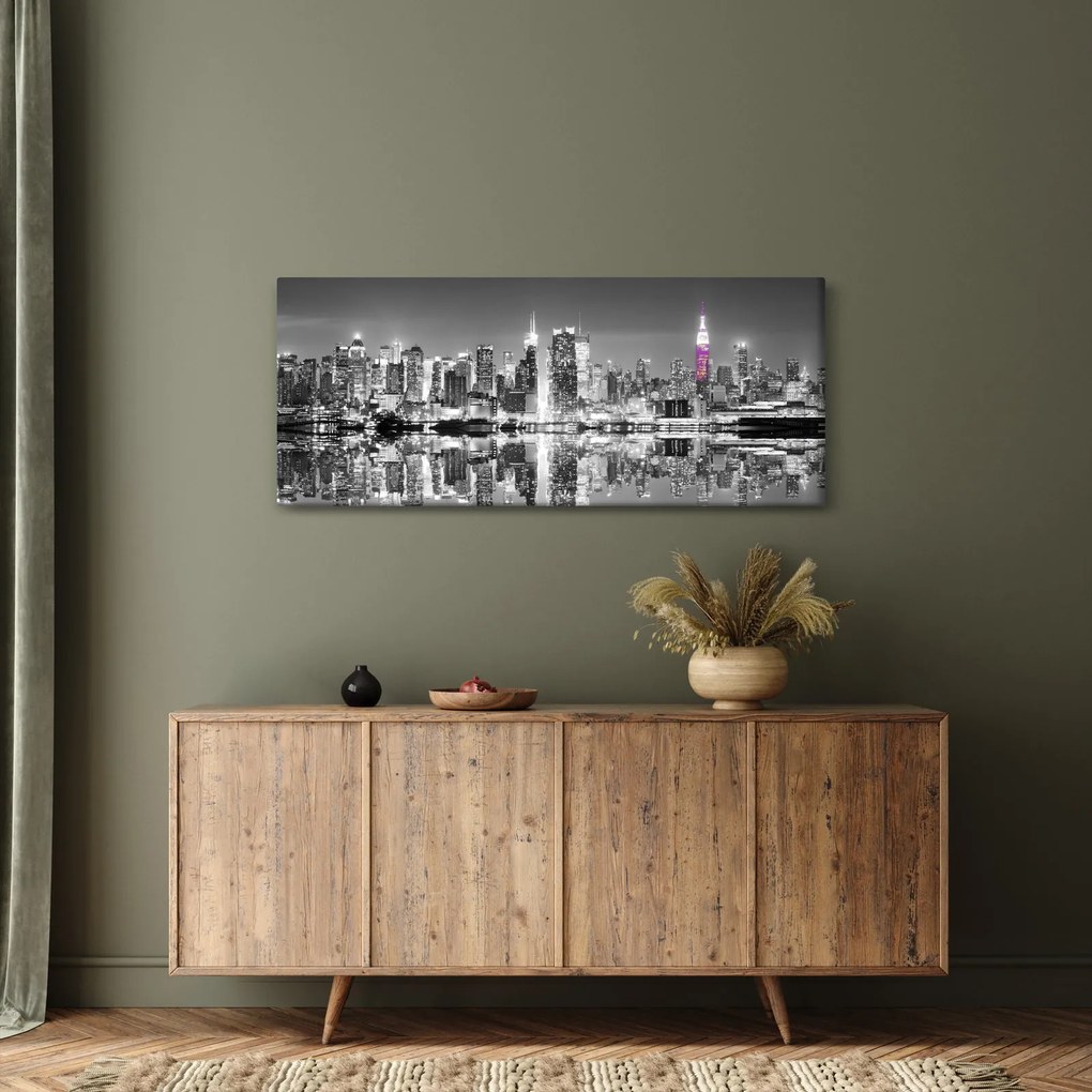 Obrázok - New York a fialový mrakodrap (120x50 cm)