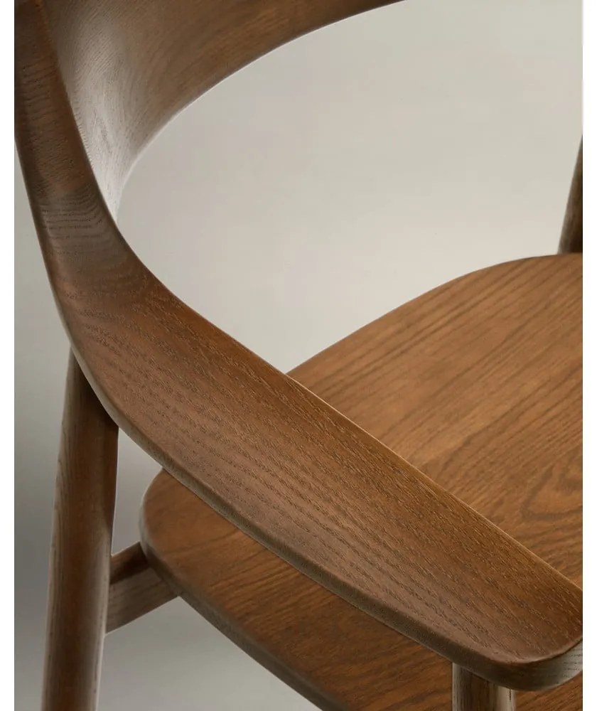 Hnedá jedálenská stolička z dubového dreva Fondes – Kave Home