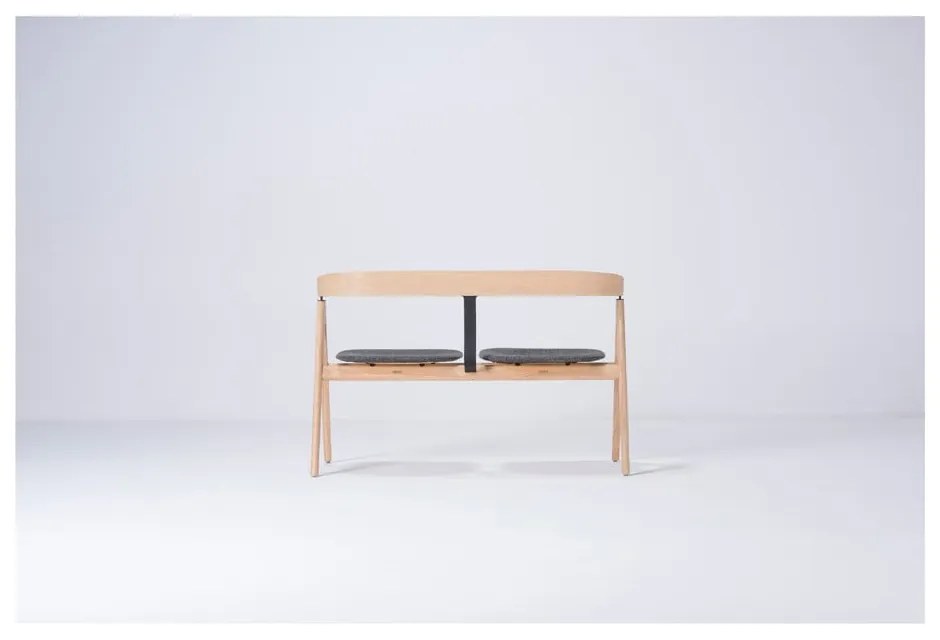 Lavica z dubového dreva so sivým sedadlom Gazzda Ava