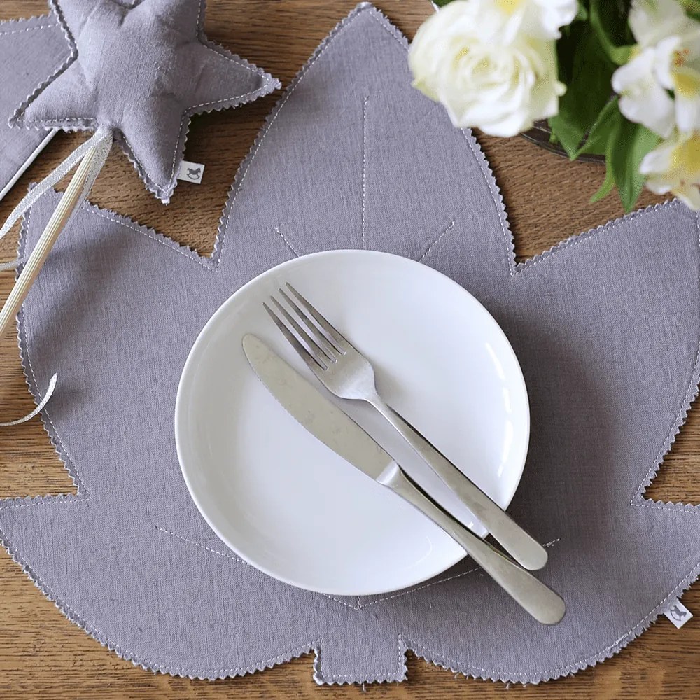 Ľanové prestieranie javorový list tmavosivé so striebrom 37x37cm