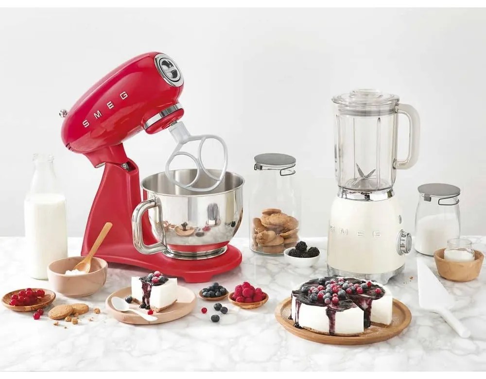 Červený kuchynský robot 50's Retro Style – SMEG