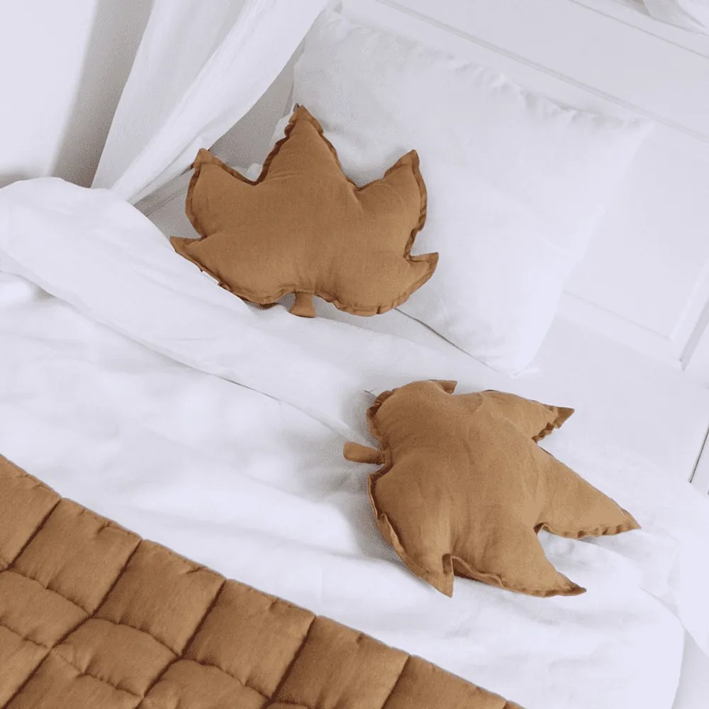 Ľanový vankúš javorový list karamelová 43x43 cm