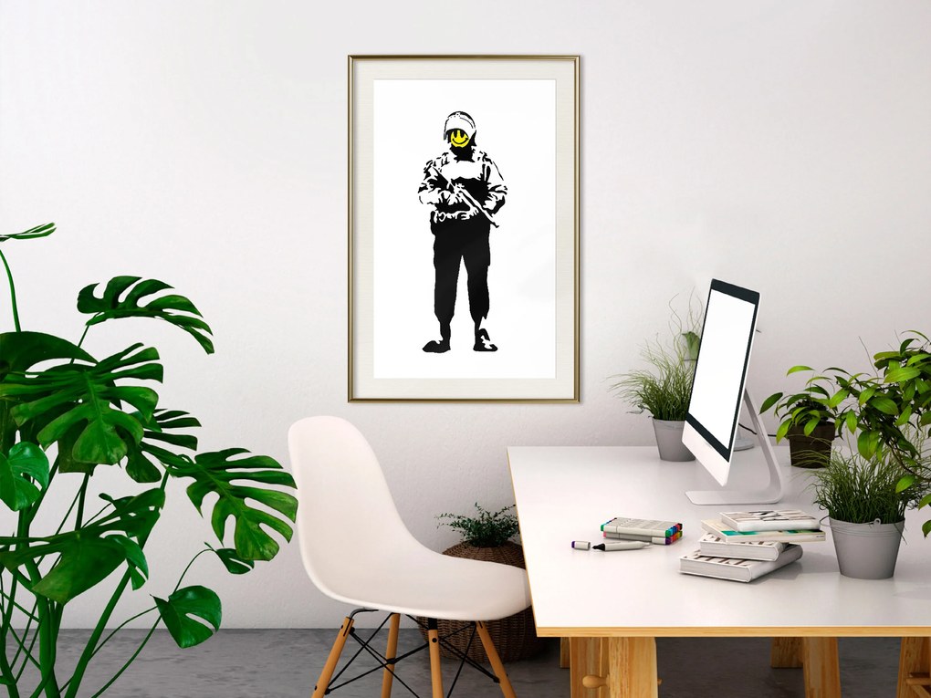 Artgeist Plagát - Smiling Policeman [Poster] Veľkosť: 20x30, Verzia: Zlatý rám s passe-partout