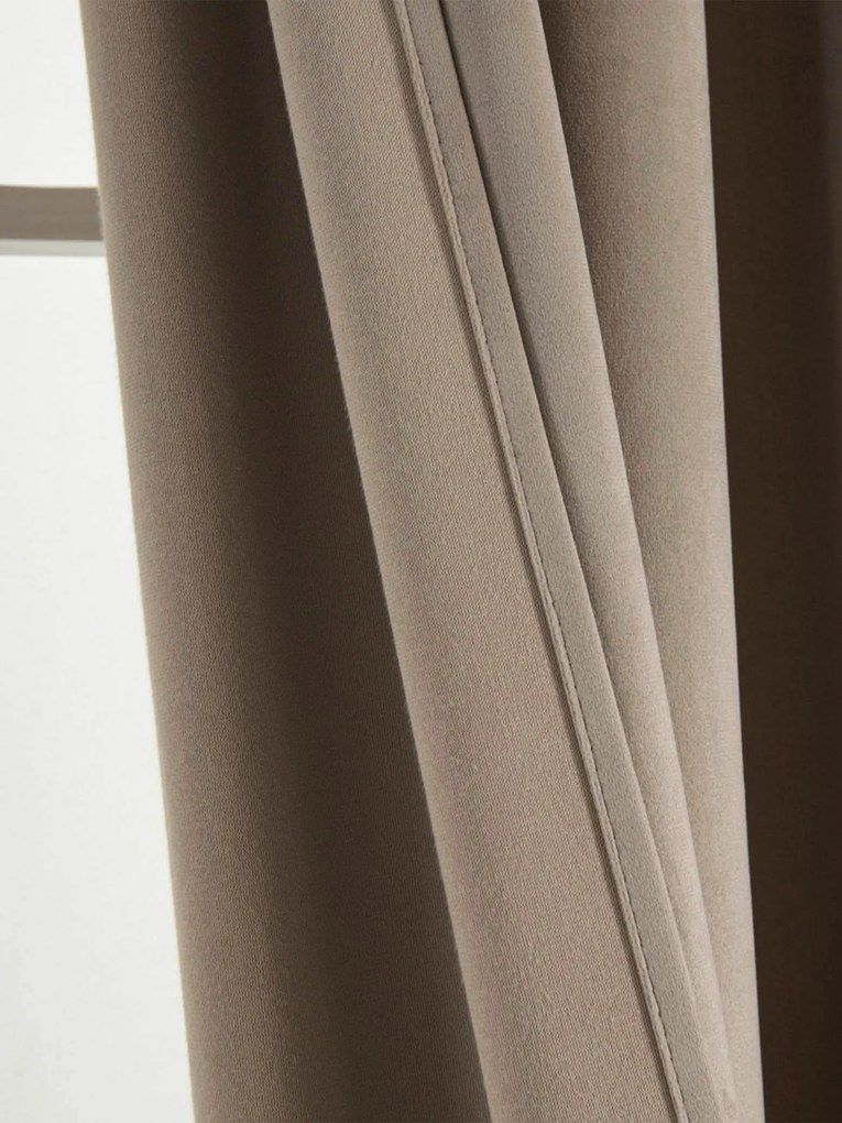Zamatové zatemňovacie závesy Cesar cappuccino - 140 x 180 cm (2ks) - riasiaca stuha