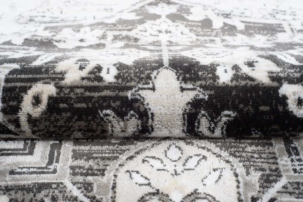 TA Koberec Isphahan 84486/698 Antracit/Silv Rozmer: 80x220 cm