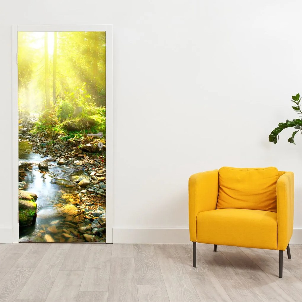 Fototapeta na dvere - Rieka v zelenom lese (95x205cm)