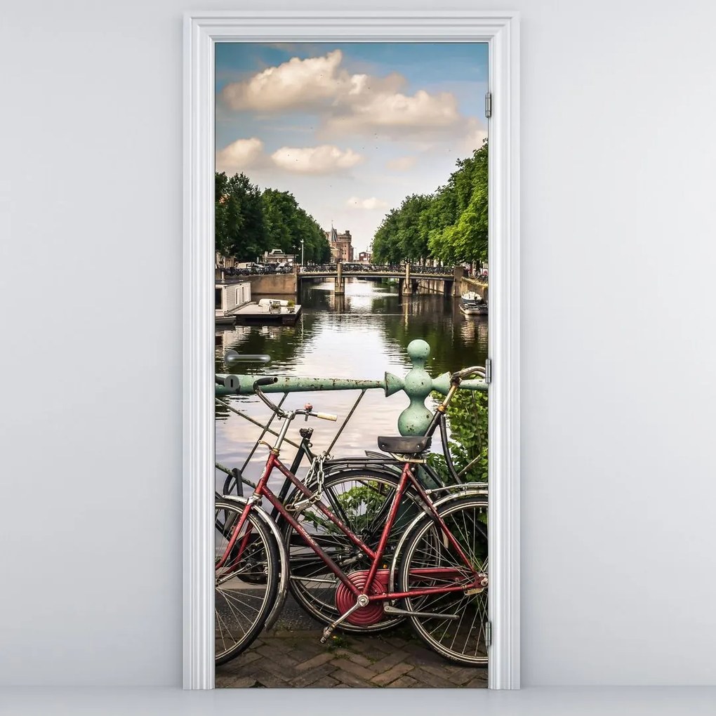 Fototapeta na dvere - Kolesá v meste (95x205cm)