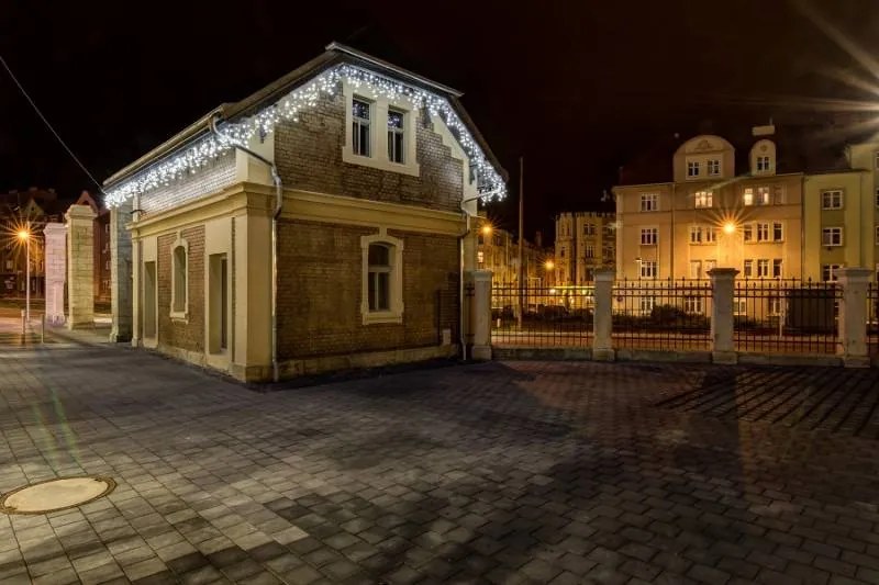 DECOLED LED světelná sada na dům, 9+1 zdarma, ledově bílá s Flash, černý kabel, Easy Fix, IP67