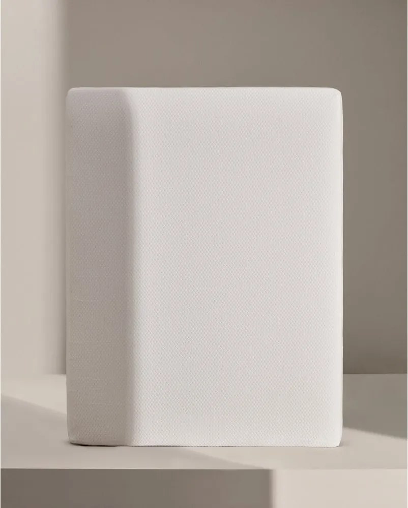 Stredne tvrdý penový matrac s odnímateľným poťahom/antialergénny 150x200 cm Eva – Kave Home