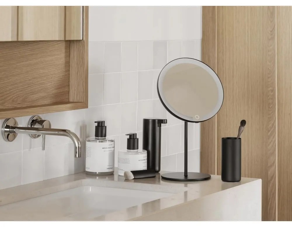 Kozmetické zrkadlo s osvetlením/zväčšovacie (5x) ø 20 cm MODO – Blomus