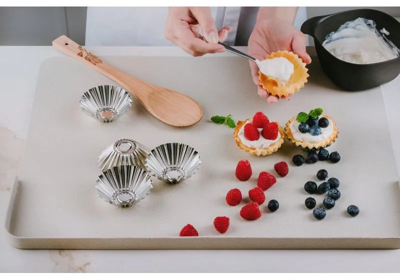 Zeller Present Vaľka na cesto so zvýšeným okrajom, silikónová pevná, 50x40, biela