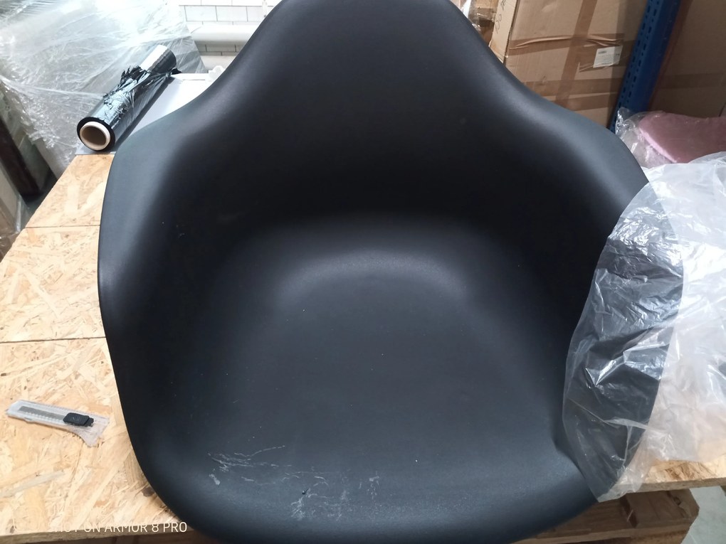 AKCIA Čierne jedálenské kreslo LIZBONA II. akosť