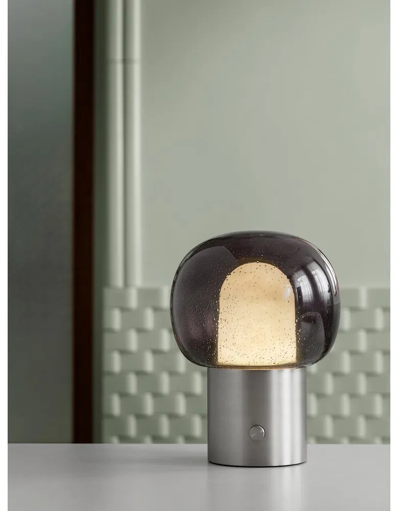 Antracitová hliníková LED stolová lampa so skleneným tienidlom (výška 32 cm) Iris – Blomus