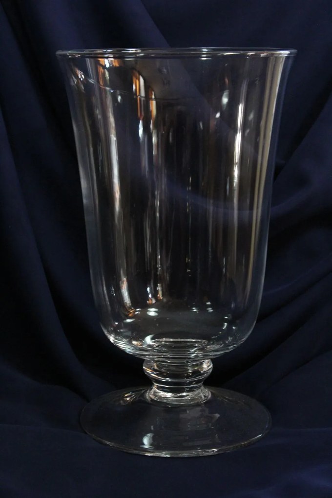 Sklenená váza na podstavci (v. 29 cm) - moderný štýl