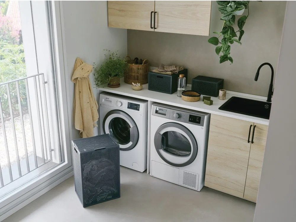 Tmavosivý kôš na bielizeň z recyklovaného plastu 60 l Kaya – Curver