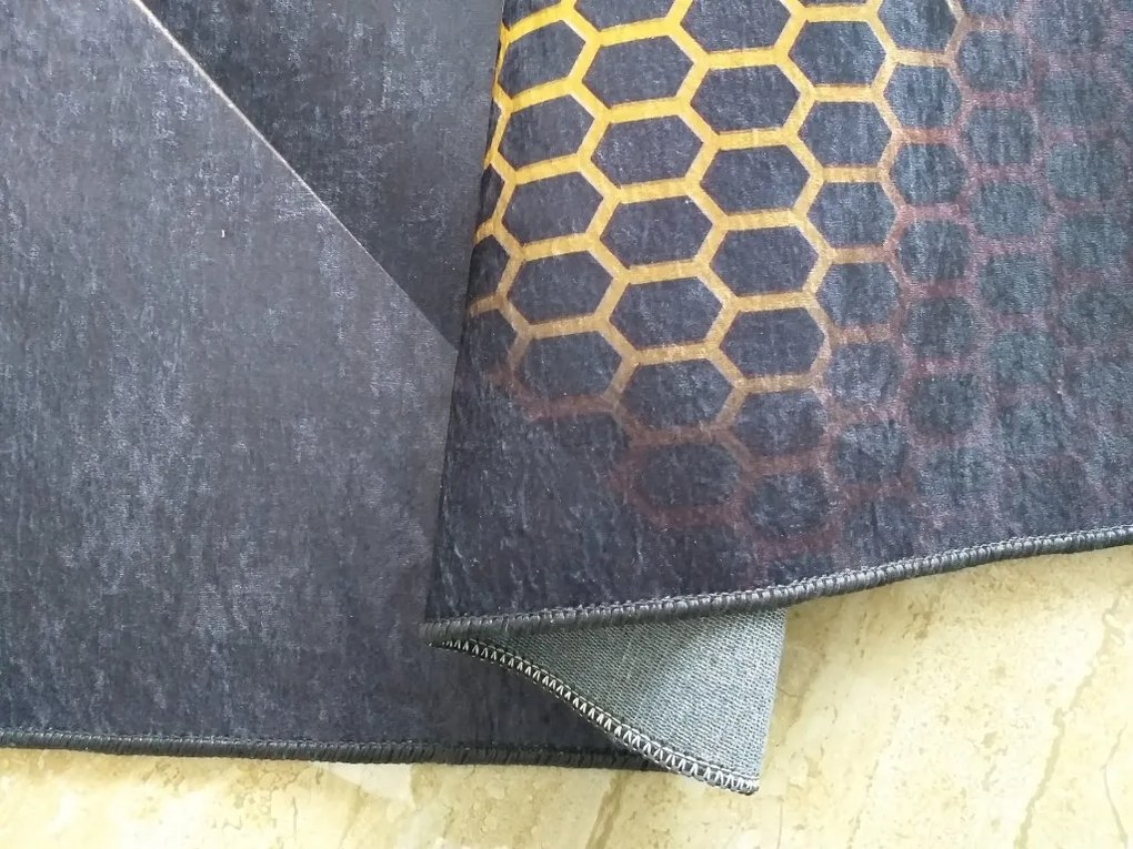 DY Čierno-zlatý koberec s geometrickým vzorom Black 05 Rozmer: 80x150 cm