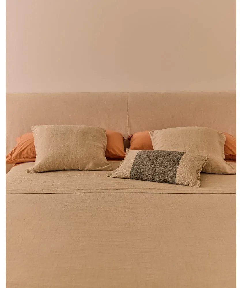 Béžová čalúnená dvojlôžková posteľ bez roštu 180x200 cm Blok – Kave Home