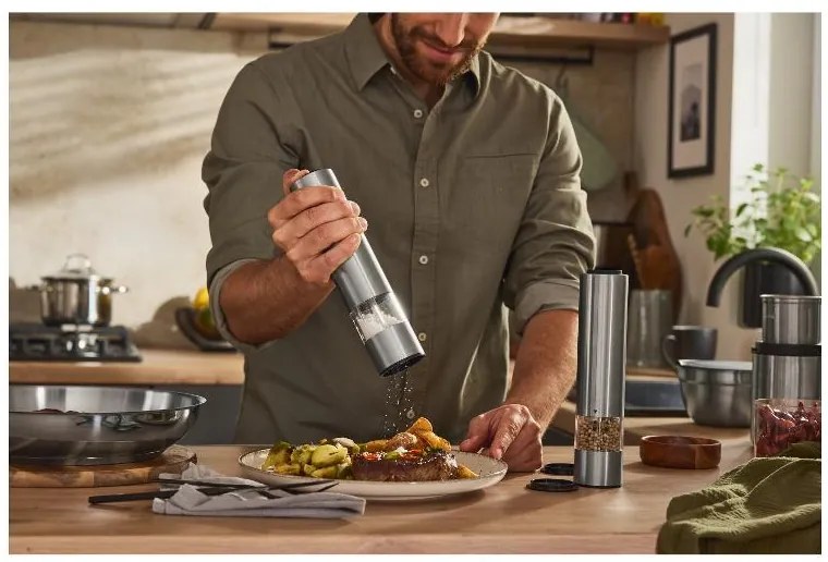 Silvercrest® Elektrický mlynček na soľ a korenie Sspm 6 B1/Ssspm 6 B1 + Napeňovač mlieka EDS SMA 500 H1 (800011596)