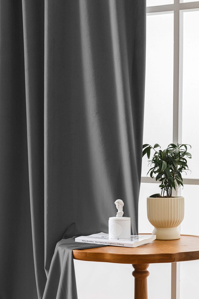Sivý zatemňovací záves VELVET 140x250 cm Zavesenie: Kovové krúžky