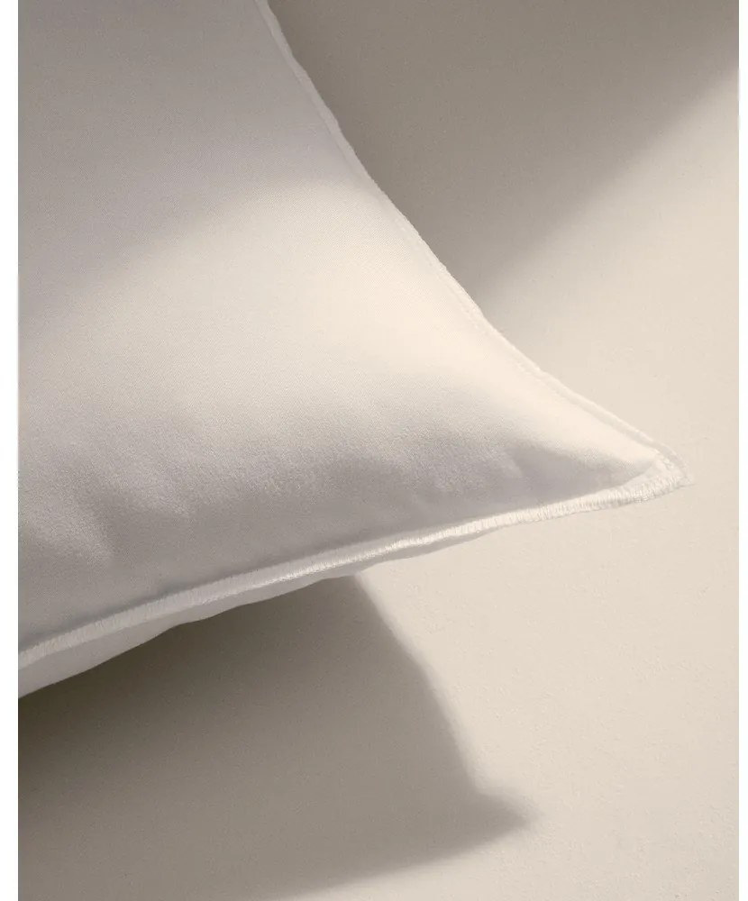 Vankúš 60x60 cm Fluff – Kave Home