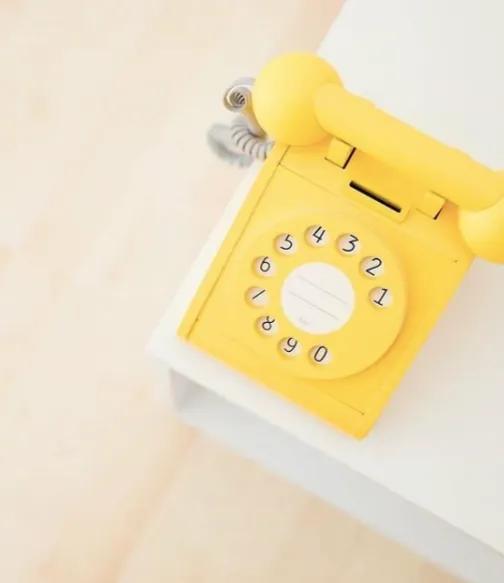 Drevený retro-telefón - Žltý | BIANO