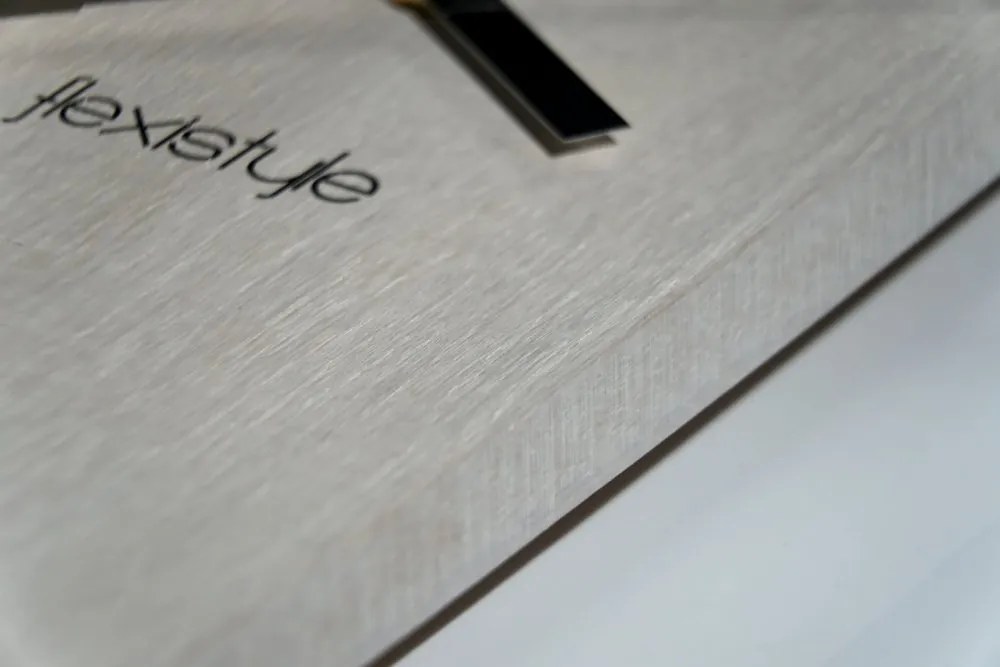 Bielo - čierne okrúhle nástenné hodiny