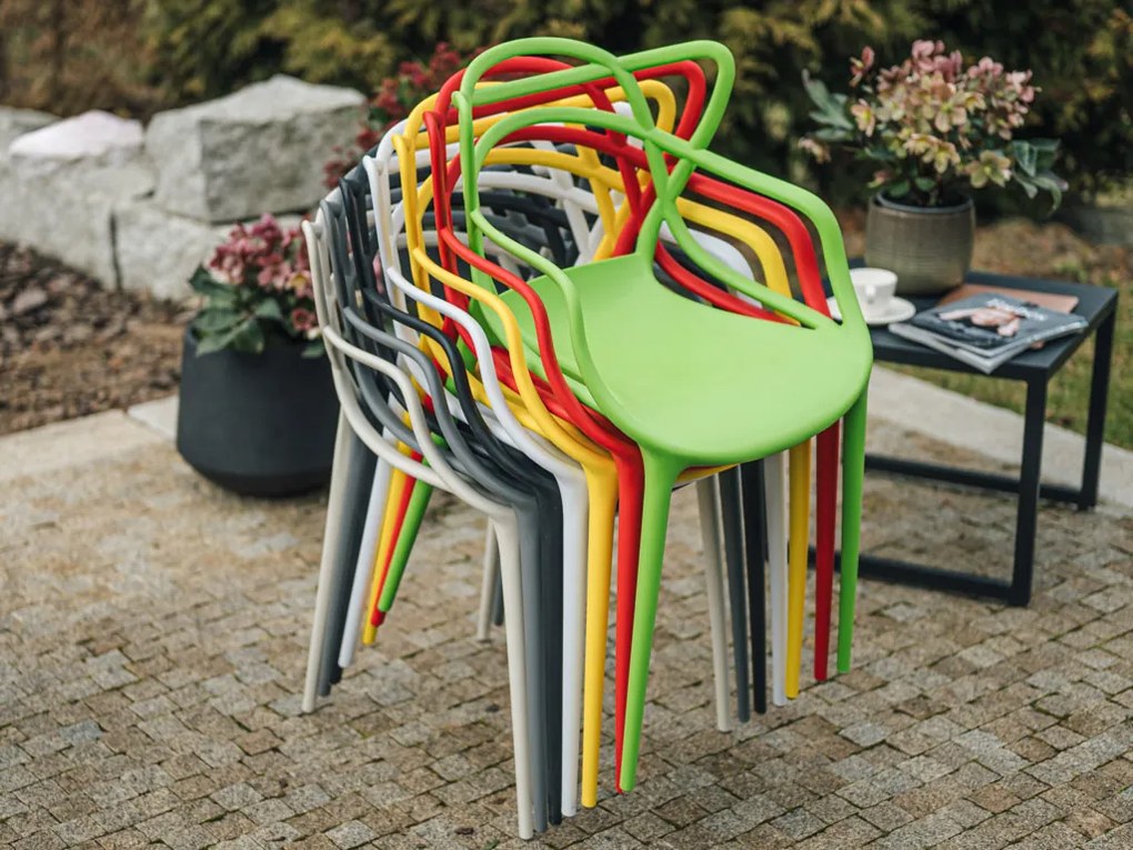Béžová plastová stolička KATO