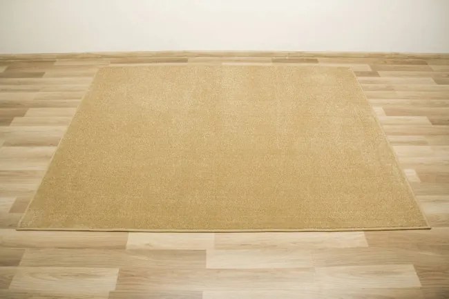 Metrážny koberec Forest 50 medový