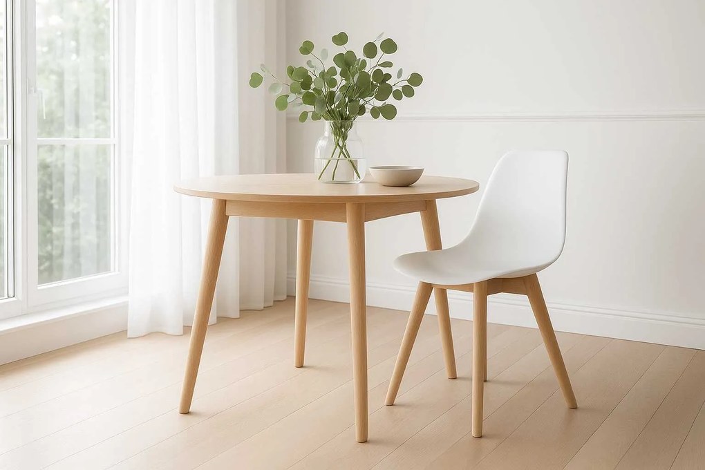 Biela stolička KITO s bukovými nohami