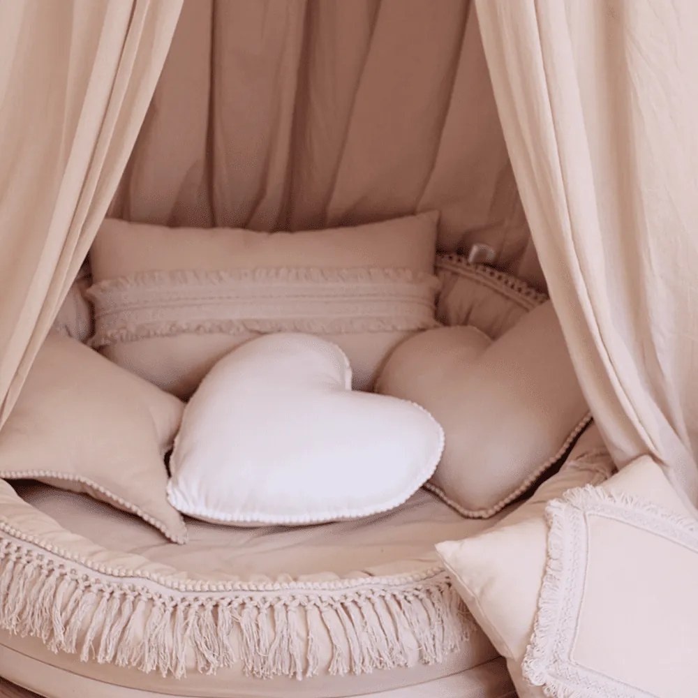 Boho vankúš srdca s bublinkami biela 44 cm