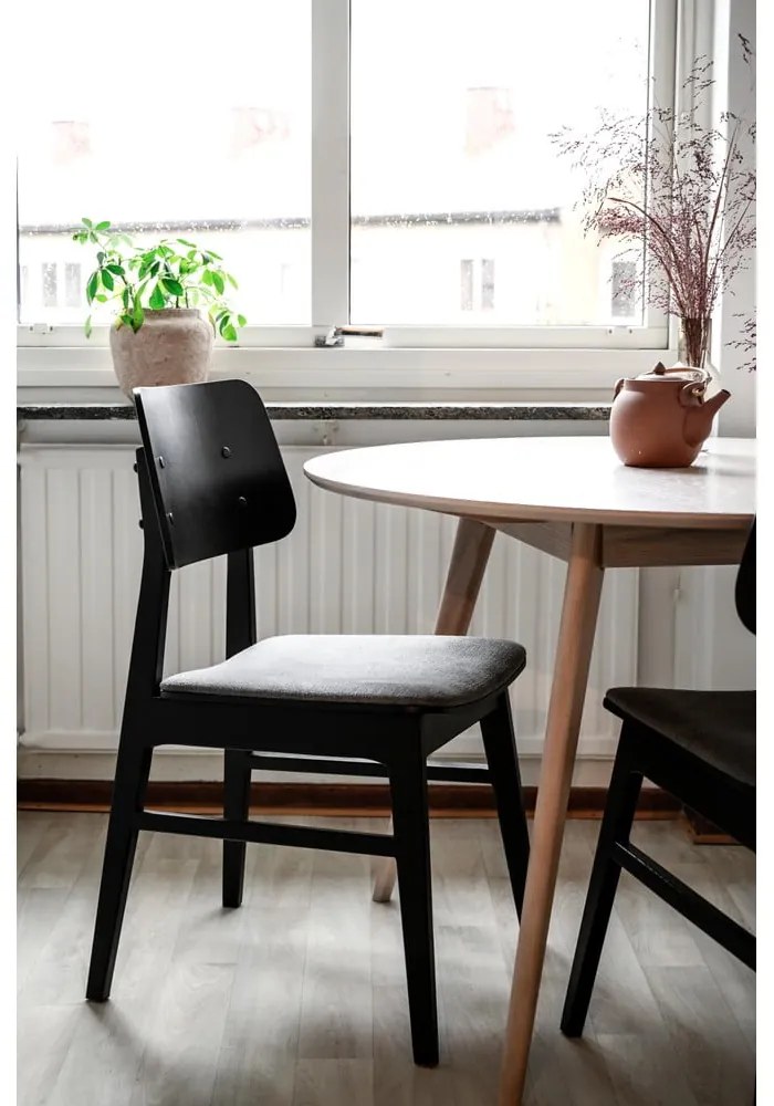 Okrúhly jedálenský stôl s doskou v dubovom dekore 115x115 cm Yumi - Rowico