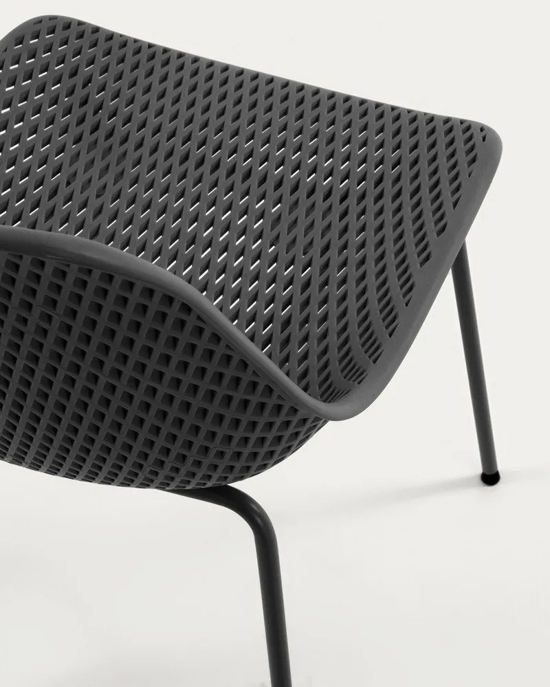 Tmavosivá kovová záhradná stolička Quinby – Kave Home