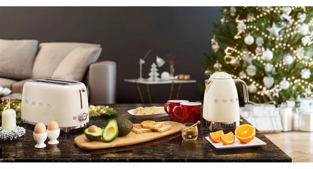 Krémová rýchlovarná kanvica z nehrdzavejúcej ocele 1,7 l Retro Style – SMEG