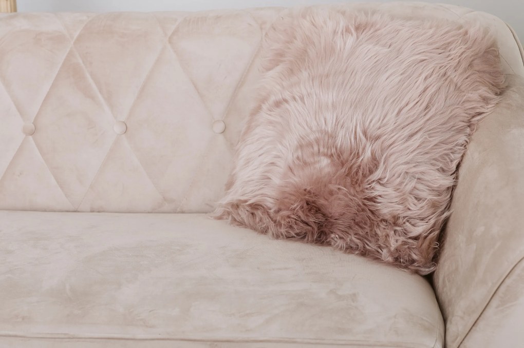 Vankúš z ovčej kožušiny béžový