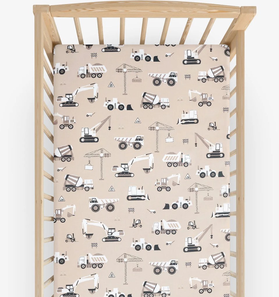 Goldea bavlnená napínacia plachta do detskej postieľky - nákladné autá a bagre na béžovom 70 x 140 cm