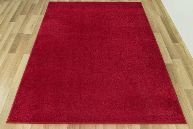 Metrážny koberec Dynasty 58 bordový