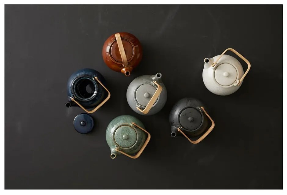 Tmavomodrá keramická kanvica na čaj so sitkom 1,2 l Gastro Blue – Bitz