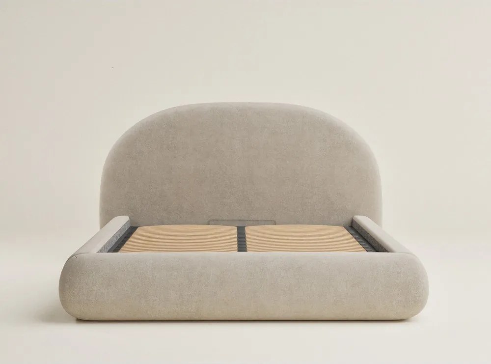 Béžová čalúnená dvojlôžková posteľ s úložným priestorom s roštom 180x200 cm Maumere – Maison de Rêve