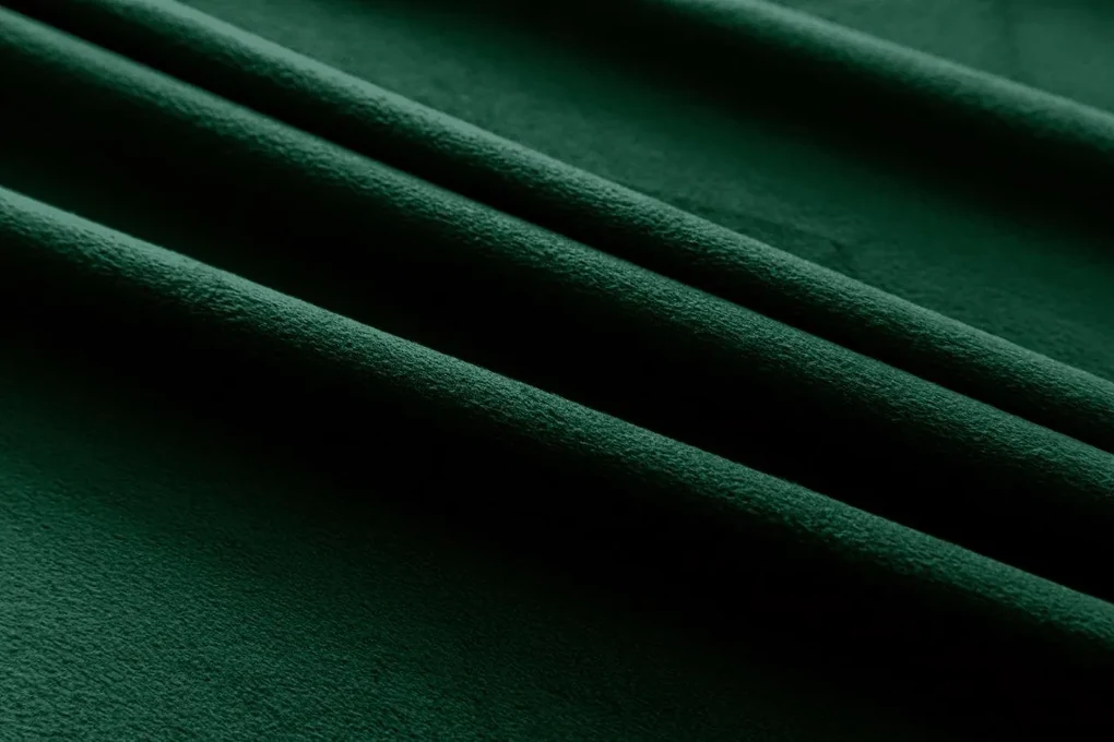 Tmavě zelený zatemňovací závěs VELVET 140x250 cm Zavesenie: Kovové krúžky